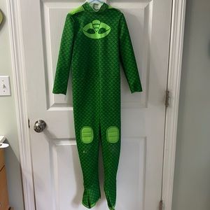 Gecko PJ Mask costume. Large (size 4/6).Costume includes gloves, tail, and mask.